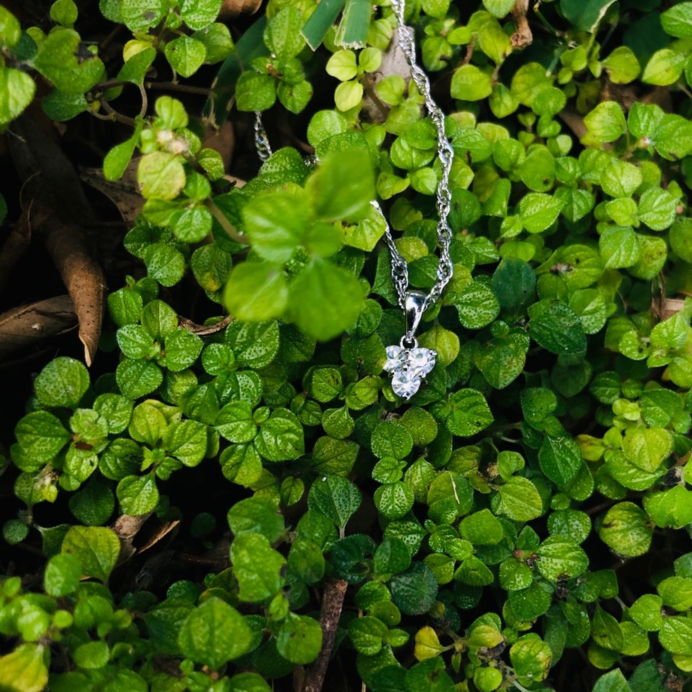SILVER THREE STONE NECKLACE